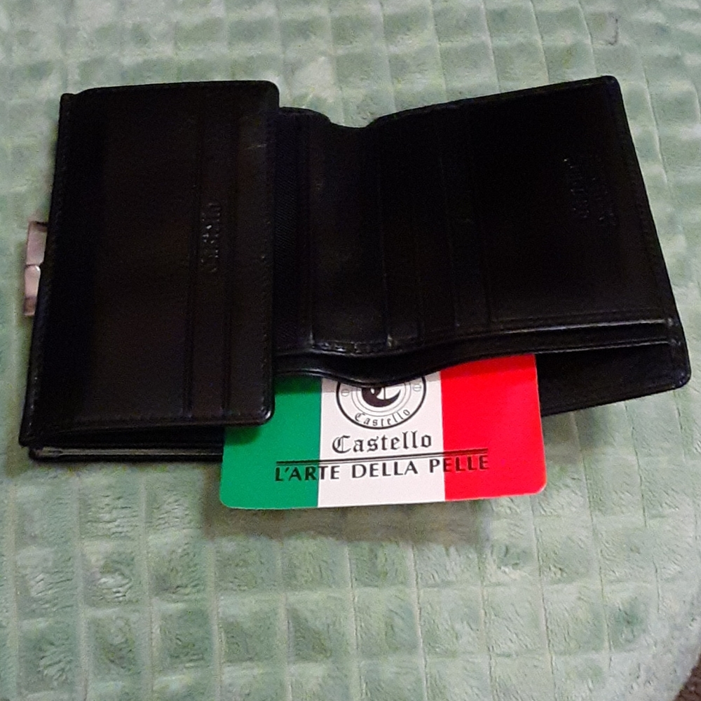 Women's Wallet - Picture 3 of 4